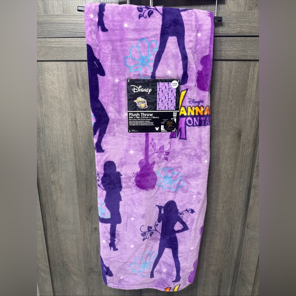 New Disney Hannah Montana 50" x 70" Purple Plush Throw Blanket On Hanger - Picture 2 of 8